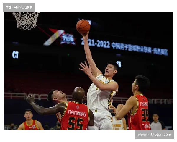 胡金秋腰部受伤短暂离场，顽强回归助广厦夺冠